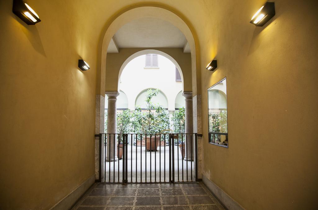 Mansard Very Close To Duomo Milan Exterior photo
