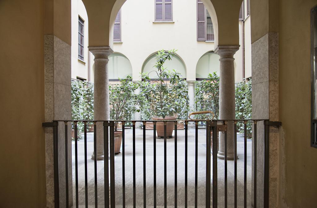 Mansard Very Close To Duomo Milan Exterior photo